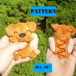 Op de afbeelding: Een pluche speelgoedhond met een glimlachend gezicht en een hotdogkostuum. De hond is bruin met een witte buik en een gele hotdog met rode mosterd. Het speelgoed is 4 inch bij 4 inch en 5 inch bij 7 inch.