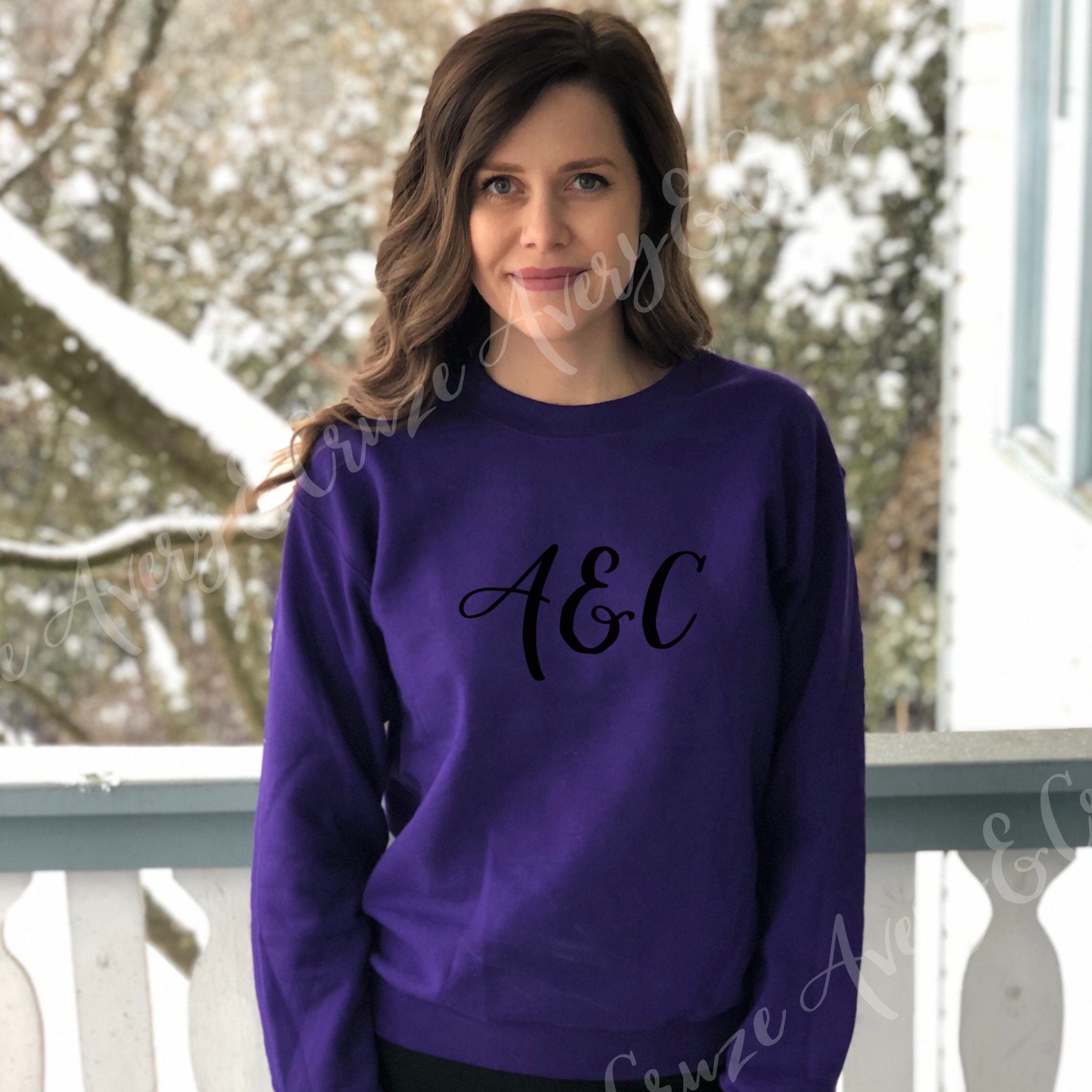 purple gildan sweatshirt