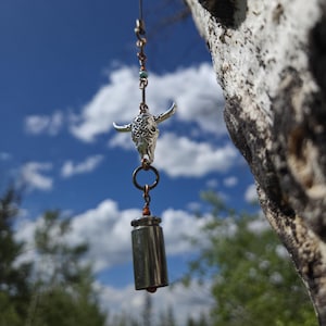 sɪɴɢʟᴇ ᴊɪɴɢʟᴇs • Western Bull Skull • Upcycled Bullet Shell Casing Mini Wind Chime