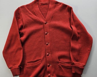 Pull cardigan boutonné en laine rouge Varsity Award vintage des années 1950