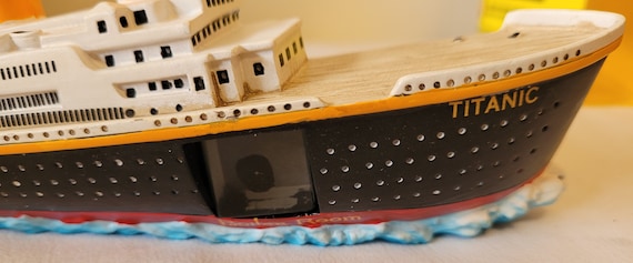 Titanic 3D Ship w/Titanic Coal