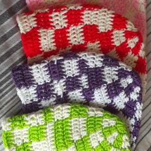 Crochet checkered bucket hat