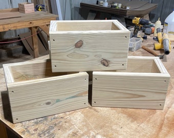 Pine Wood Planter Box: Herb & Vegetable Garden Bed
