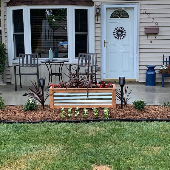 Cedar Planter Box: Galvanized Metal, Raised Garden Bed - Etsy Israel