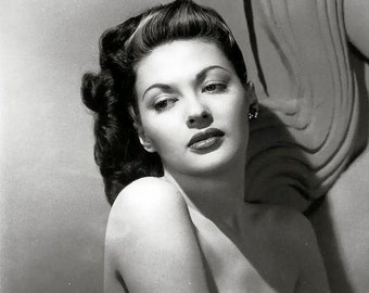 Yvonne De Carlo Nude Pics