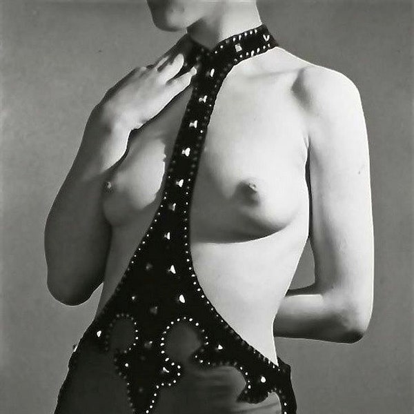 Beautiful body in lingerie, 1930s - 00491