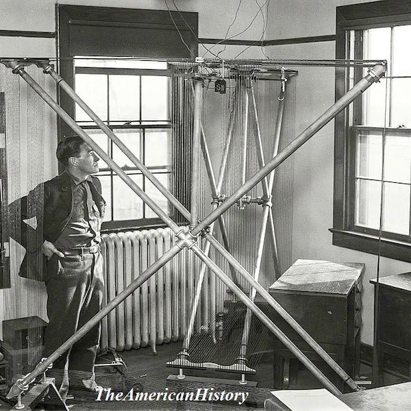 1929, Washington, D.C. - Radio with wire-loop antenna - F 0012