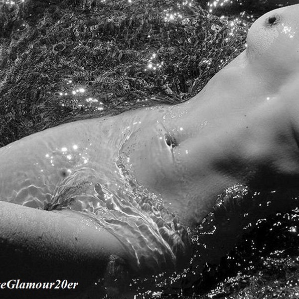 belle femme nue dans l’eau, années 1930 - 00337