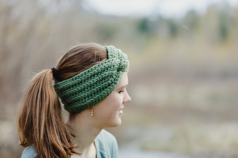 Crochet Twisted Headband Crochet Ear Warmer A Winter, Fall and Spring Accessory 100% Acrylic 画像 1