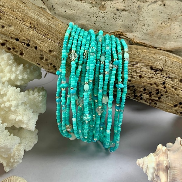 Aguas de Bahama... Pulsera de cuentas de semillas de vidrio extra larga con piedras preciosas