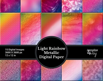 Op de afbeelding: Een set van 15 digitale papieren met licht regenboogkleurige metallic texturen. De papieren zijn 30,5 cm bij 30,5 cm en 3600 pixels bij 3600 pixels. De texturen omvatten glitter, geborsteld metaal en abstracte ontwerpen.