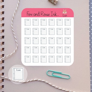 Puede incluir: Una hoja de 25 pegatinas para planificador con un diseño de bloc de notas rayado. Cada pegatina tiene la palabra "Exam" impresa. Las pegatinas están sobre un fondo rosa con el texto "Fox and Rose Ink." impreso en la parte superior.