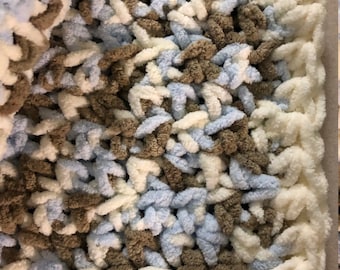 Couverture pour bébé en peluche au crochet faite à la main