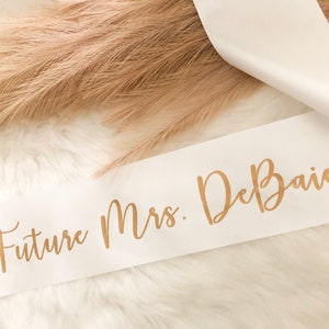 Faixa da Futura Sra. Sash | Faixa Personalizada | Faixa para Despedida de Solteira | Faixa para Noiva | Faixa Etsy | Presente para Noiva | Faixa para NoivaEtsy | Faixa Personalizada