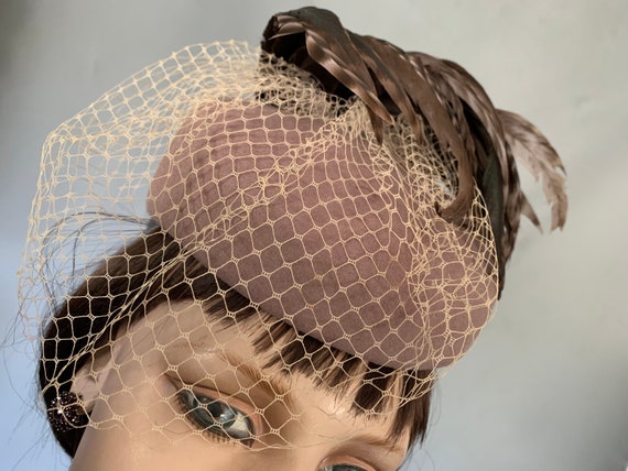 Elegant Velvet Hat w feathers and lace - Vintage … - image 1