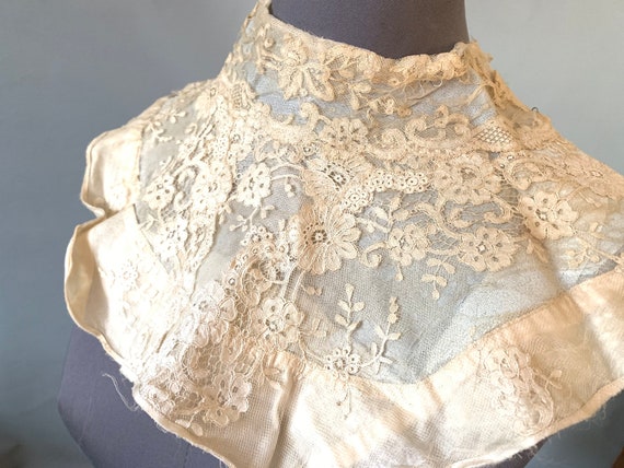 Antique Lace Collar - image 2