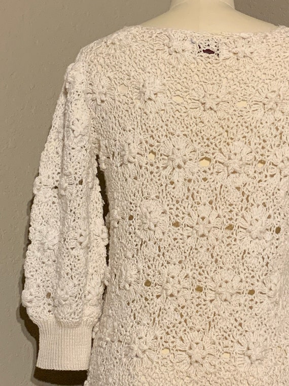1970's-80's Ivory Hand-Crocheted Nubby Floral Pattern… - Gem