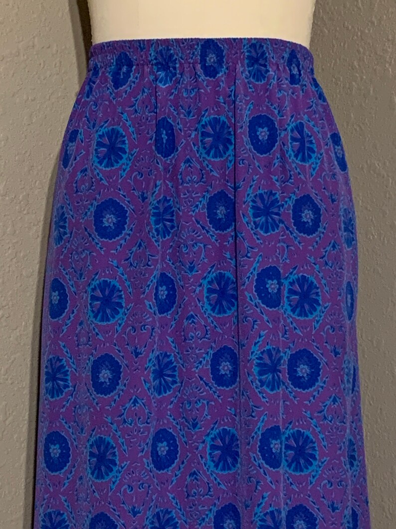 1980/'s-90/'s Bright Blue /& Purple Medallion Flower Print Skirt Elastic Waist Woven Polyester Leslie Fay Vintage Medium Large M L