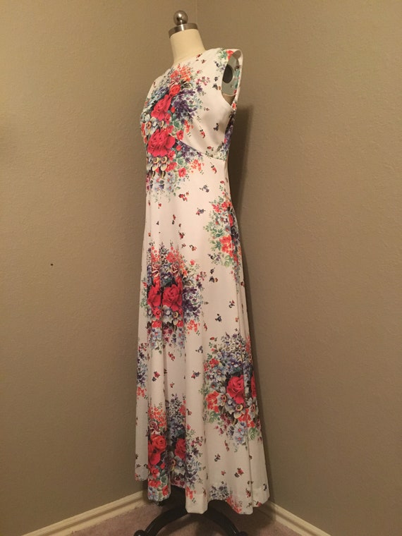 1970's Bright Floral and White Sleeveless Maxi Dr… - image 5