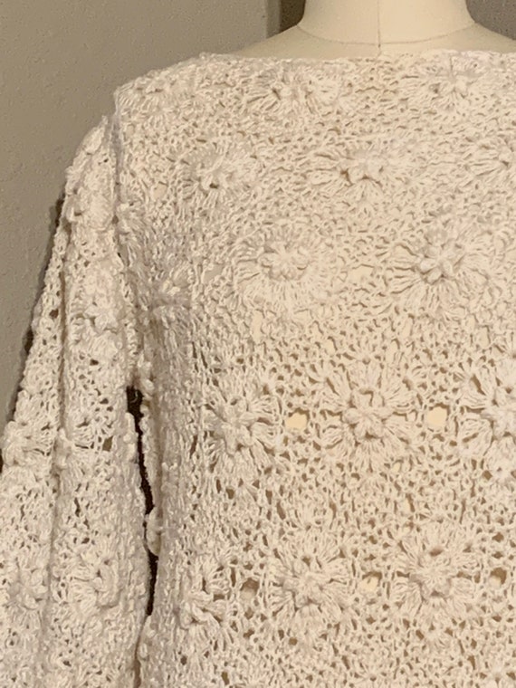 1970's-80's Ivory Hand-Crocheted Nubby Floral Pattern… - Gem