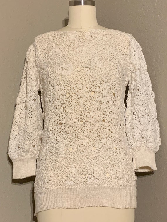 1970's-80's Ivory Hand-Crocheted Nubby Floral Pattern… - Gem