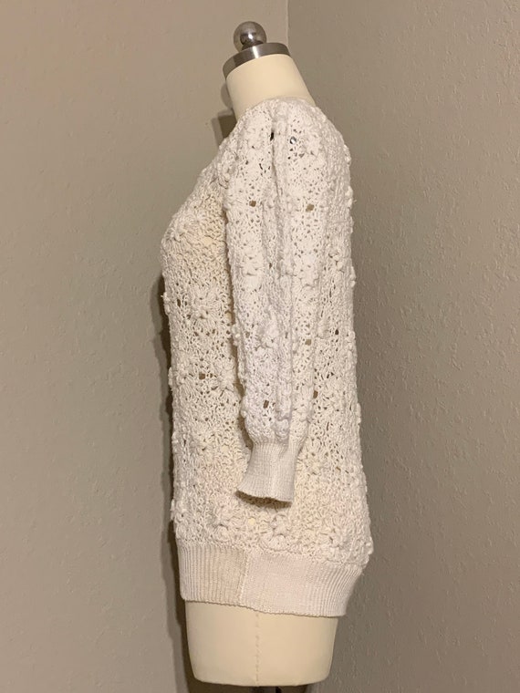 1970's-80's Ivory Hand-Crocheted Nubby Floral Pattern… - Gem