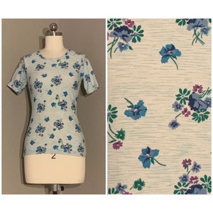 1970&#39;s Blue Purple & Green Floral Form-Fitting T-Shirt Stretchy Nylon Spacedye Background Miss K Vintage Extra Small XS