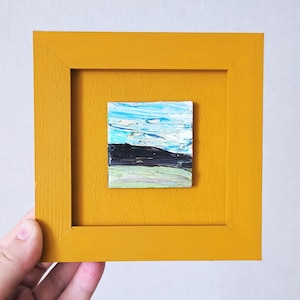 Pequeña abstracción, obra de arte diminuta, marco de 5x5, arte azul, pintura al óleo en miniatura, pintura original texturizada cuadrada amarilla moderna, regalo al óleo pequeño