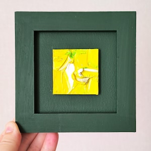 Mini pintura, arte diminuto de color amarillo brillante, pequeña obra de arte abstracta enmarcada, pintura texturizada original al óleo moderna de 5 x 5, arte de pared colorido