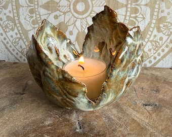 Tealight holder in beautiful beige white for the winter time