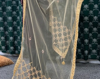 Dupatta nupcial de red dorada: Chunni indio con borlas y efecto espejo