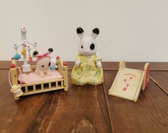 Retired Calico Critters Sylvanian families Bluebell Cottage Fully Furnished Plus Cottontail Rabbit family