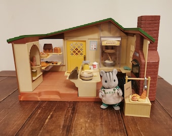 Retired Calico Critters Sylvanian families Bluebell Cottage Fully Furnished Plus Cottontail Rabbit family