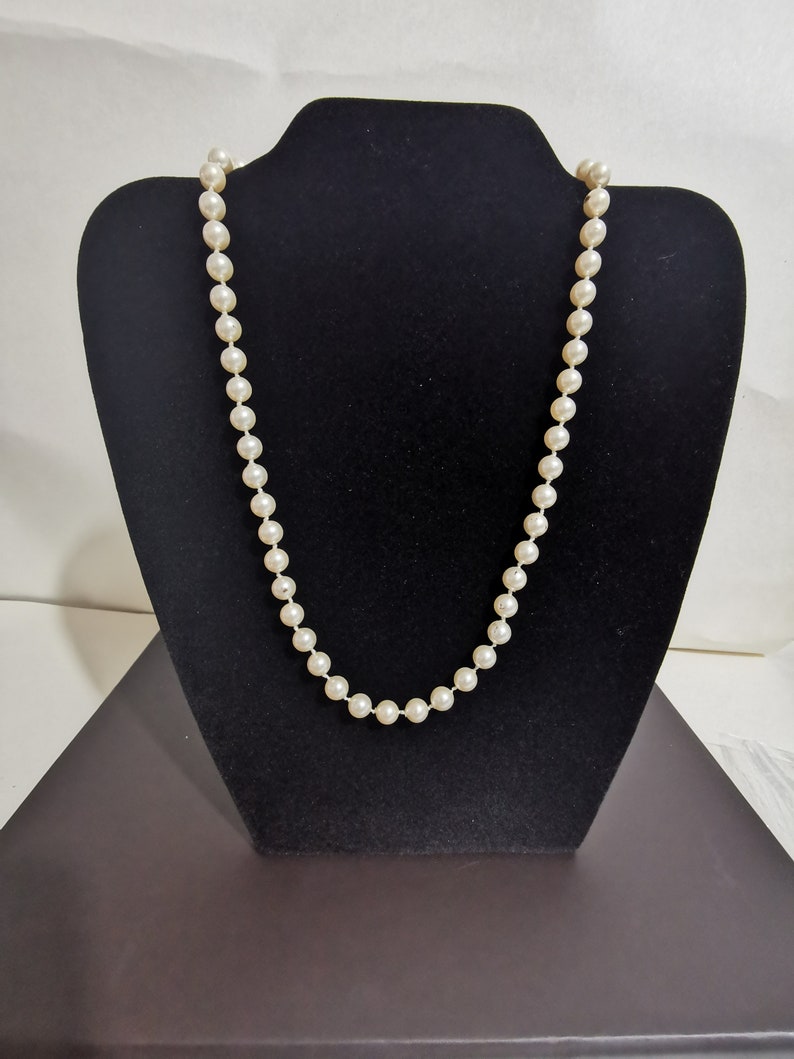 gift wrapped Vintage Beaded Faux Pearl necklace Rockabilly Mod 70s Beaded Necklace