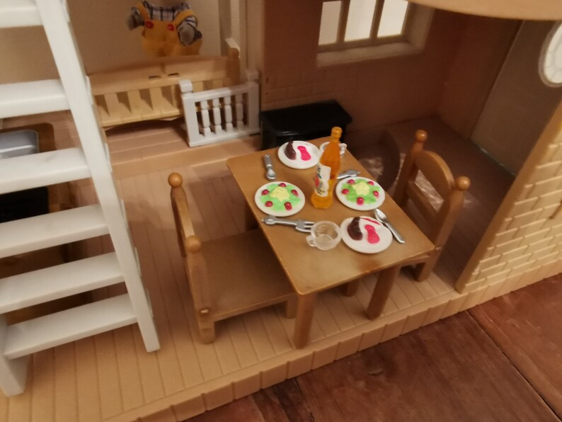 Retired Calico Critters Sylvanian families Bluebell Cottage Fully Furnished Plus Cottontail Rabbit family