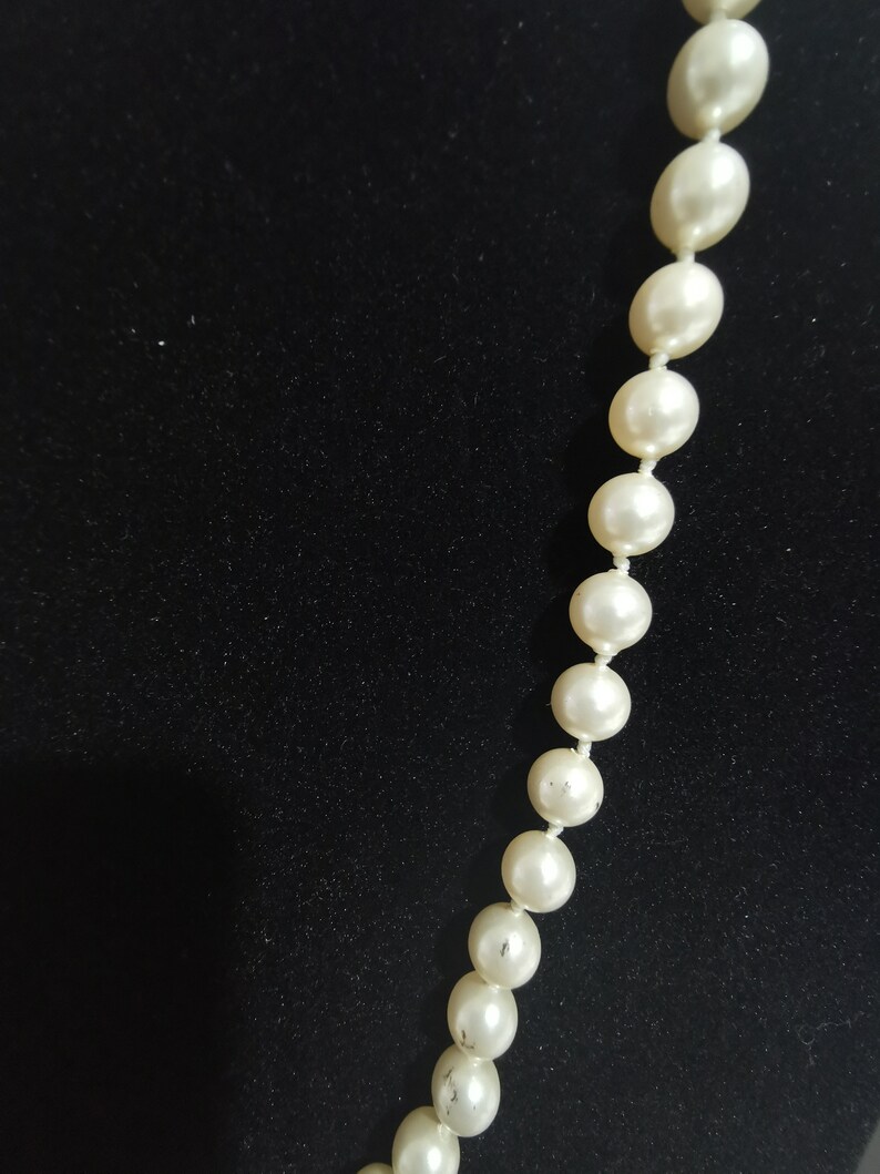 gift wrapped Vintage Beaded Faux Pearl necklace Rockabilly Mod 70s Beaded Necklace