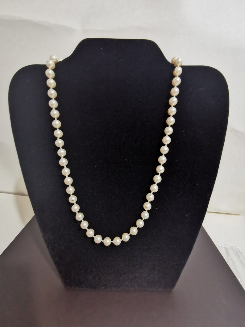 gift wrapped Vintage Beaded Faux Pearl necklace Rockabilly Mod 70s Beaded Necklace