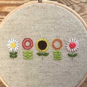 Flowers Embroidery Kit | Simple Embroidery Kit | Beginners Embroidery | Embroidery Project Kit | Flowers Needlecraft Kit | Hoop Art Kit