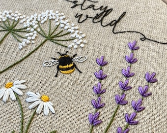 Motif de broderie abeille et fleurs téléchargeable | Motif de broderie de jardin de campagne téléchargeable | Motif de broderie numérique | Couture