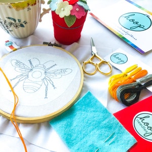 Floral Bee Complete Embroidery Kit Floral Sewing Kit Summer Hand Embroidery Project DIY Wildflower Hoop Art Pre Printed Bee Sewing image 3