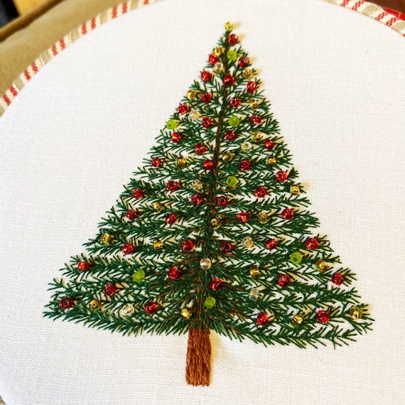 ビーズのクリスマスツリー刺繍パターン：冬のホリデーデザイン（PDF