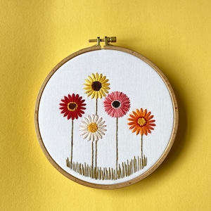 Beginners Flowers Embroidery Kit | Beginners Embroidery | Bridgerton inspired embroidery | Floral Embroidery | Linen Embroidery Flowers