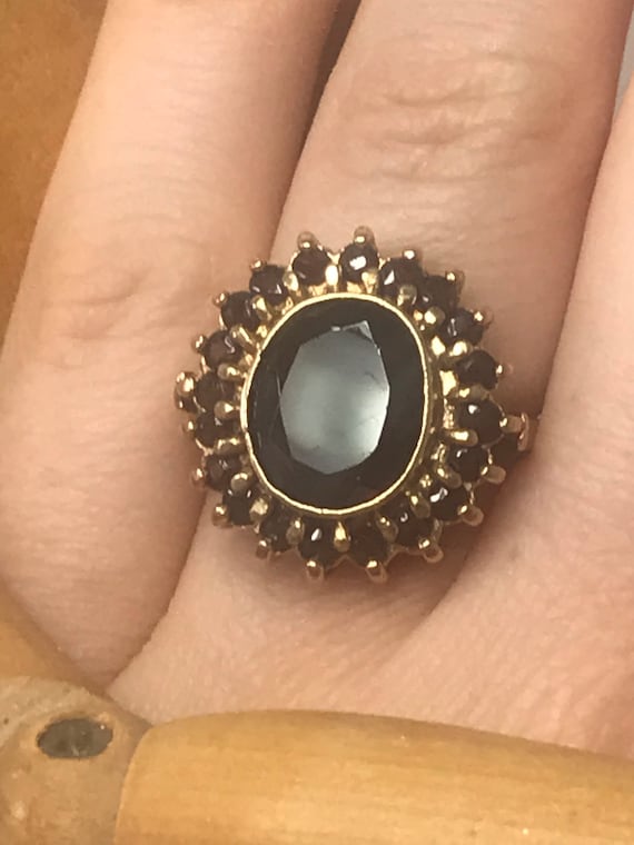 9ct solid gold vintage garnet solid gold ring 196… - image 1