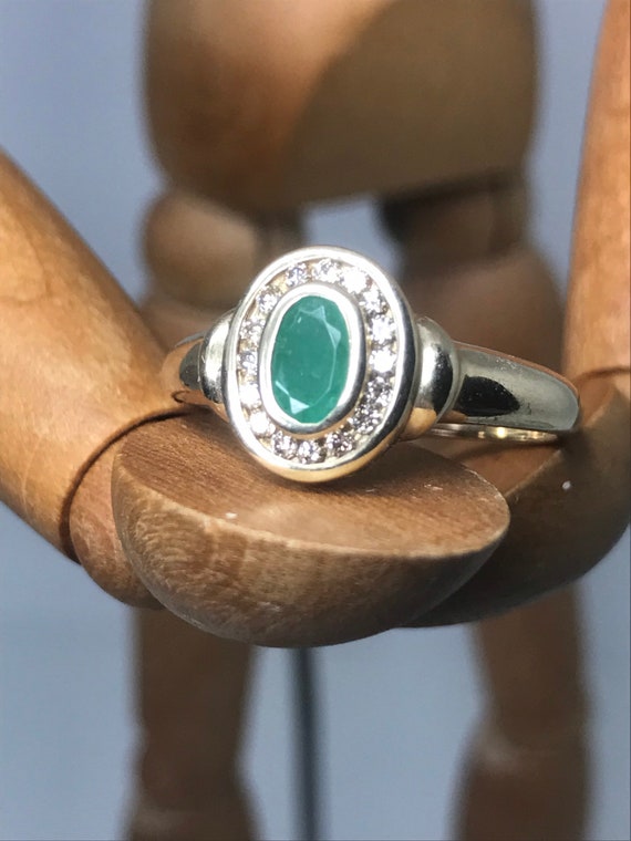 Diamond and emerald solid gold ring green vintage… - image 10