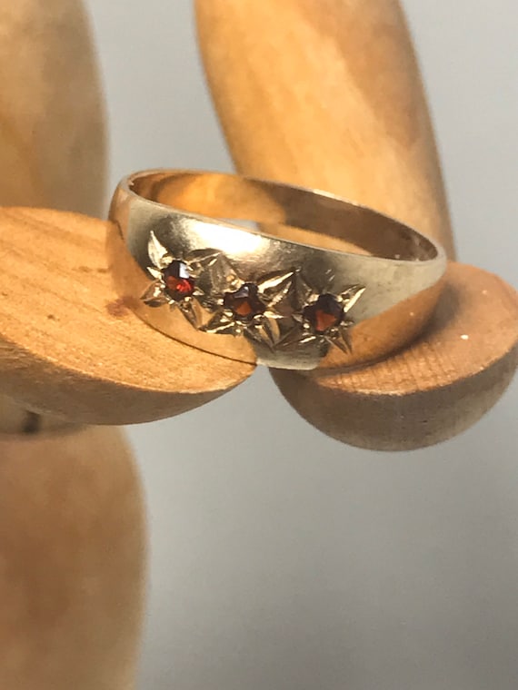 9ct solid gold vintage 1970’s star ring Size Q fin