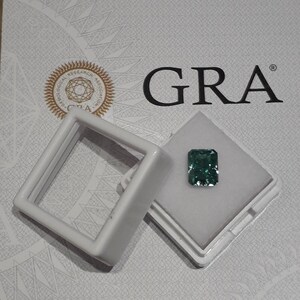 Pedra moissanite cor verde 7X9 mm Corte radiante GRA certificado cartão preto