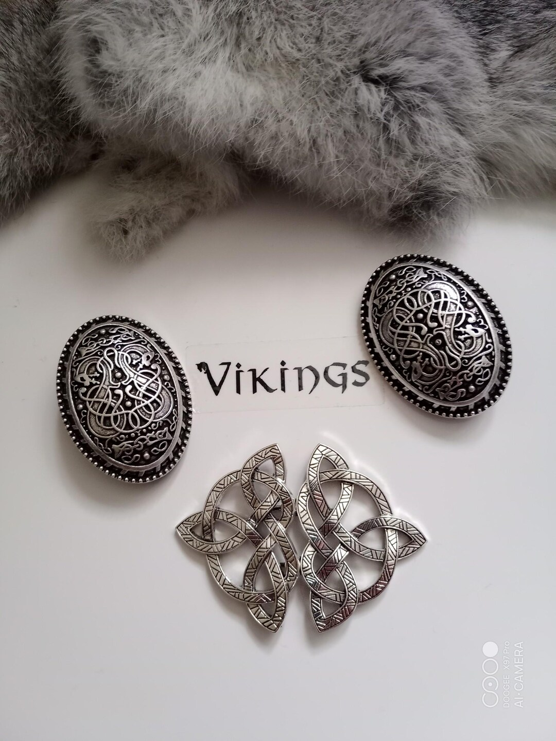 Broche Extracteur Barbe Celtique Or Et Noir - Signée JOY, Style Vintage