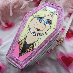 Handbemalte Miss Piggy Sargtasche
