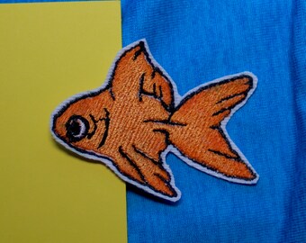 Parche termoadhesivo bordado con pez dorado / estética de verano / regalo de vacaciones en la costa / regalo hecho a mano / regalo de naturaleza para amantes de los animales