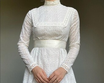 Vintage 70s House Of Bianchi Folk White Lace Cottagecore Long Sleeve High Neck Floral Wedding Dress Sz XS